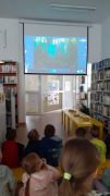 w bibliotec